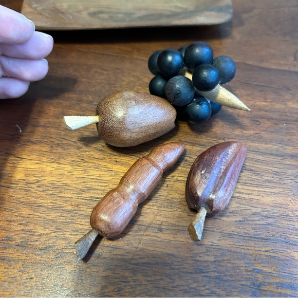 MCM plate and miniature fruit and veggies decor - Picture 4 of 5